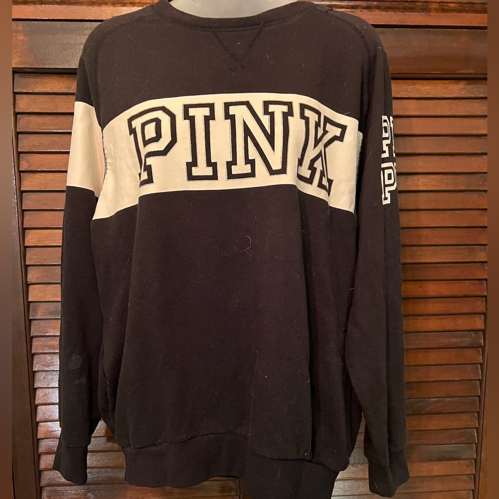 PINK Victoria’s Secret black graphic spell out crewneck